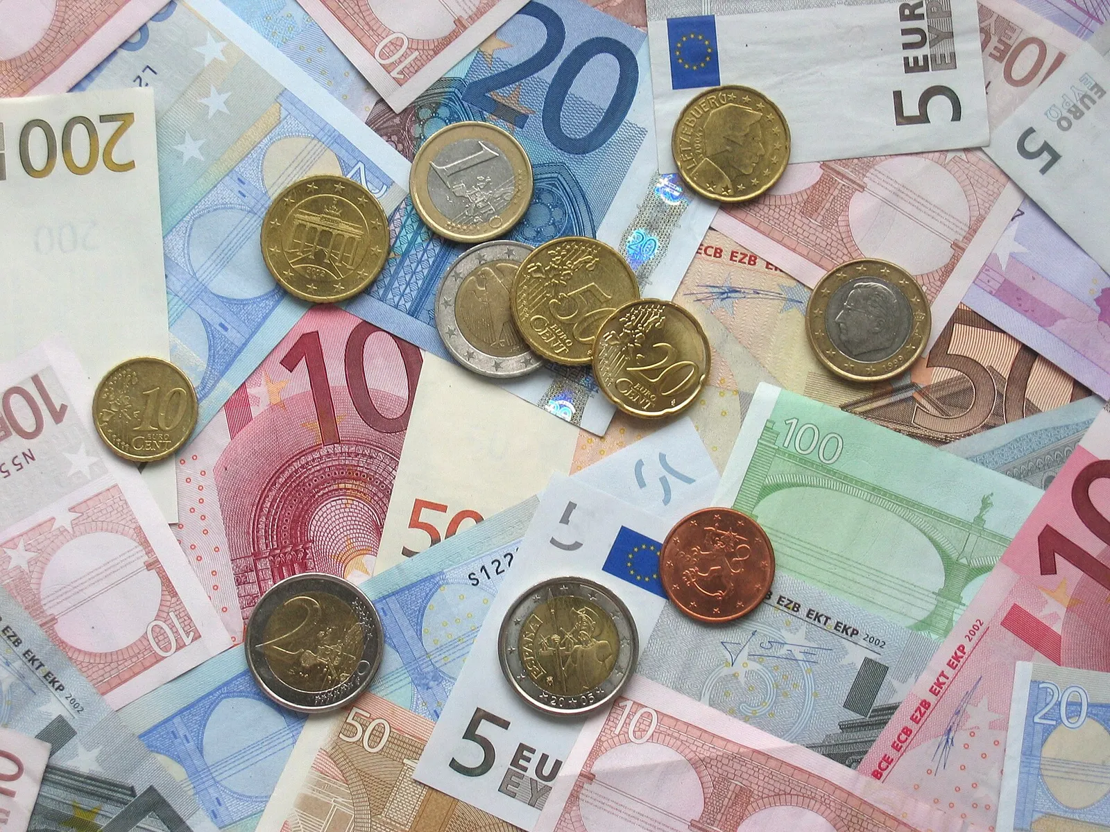 Monety i banknoty euro (zdjęcie ilustracyjne)