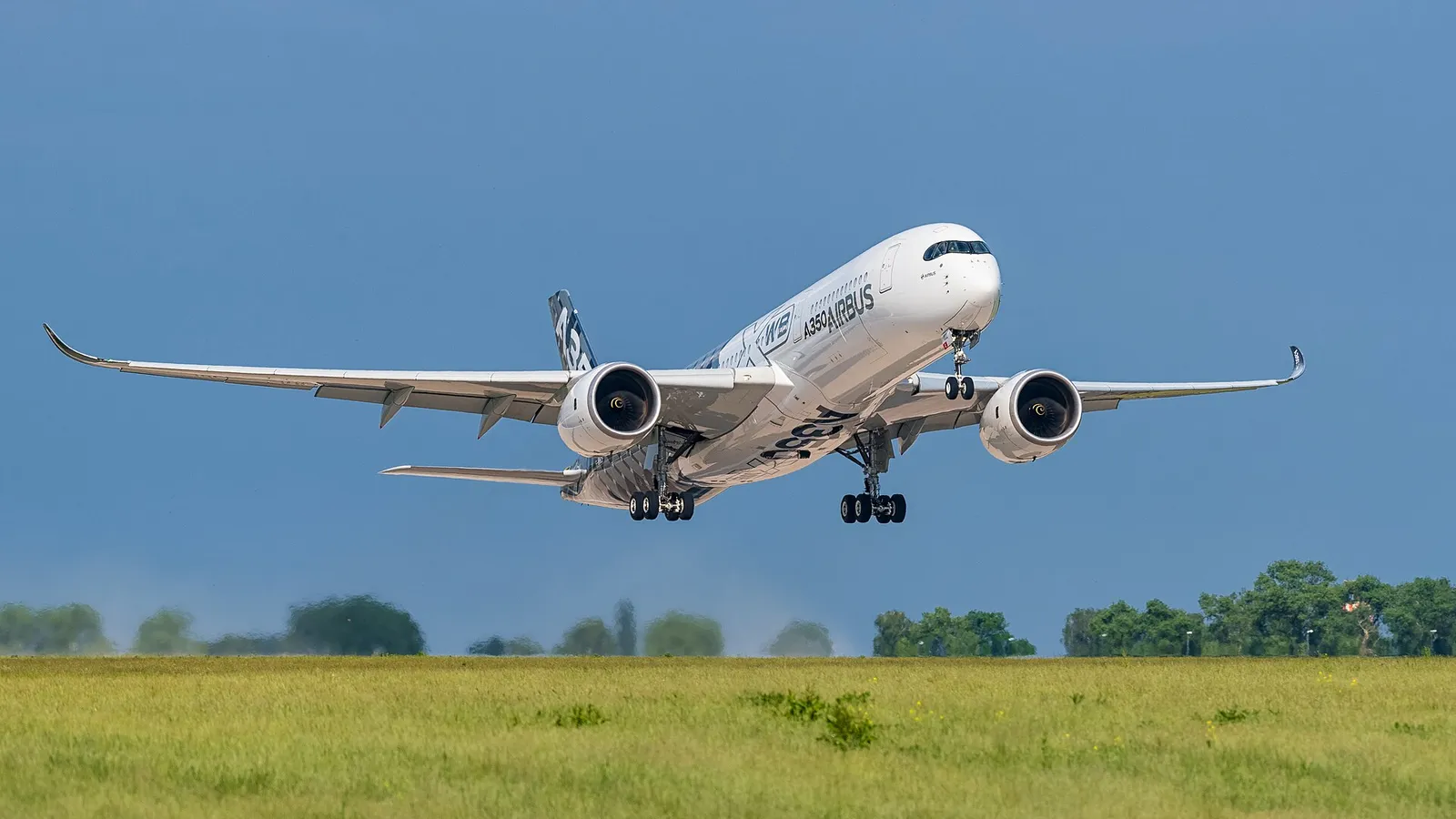 Samolot Airbus A350 (zdjęcie ilustracyjne)