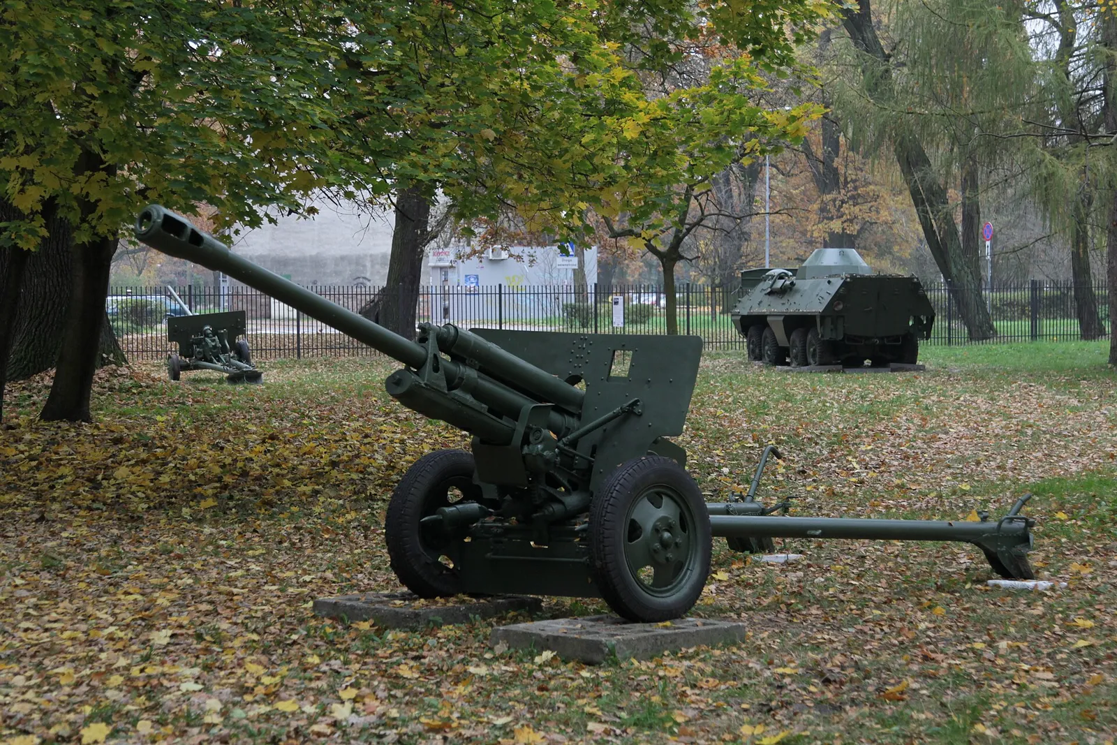 Teren wojskowy w Rembertowie, gdzie mieści się Akademia Sztuki Wojennej