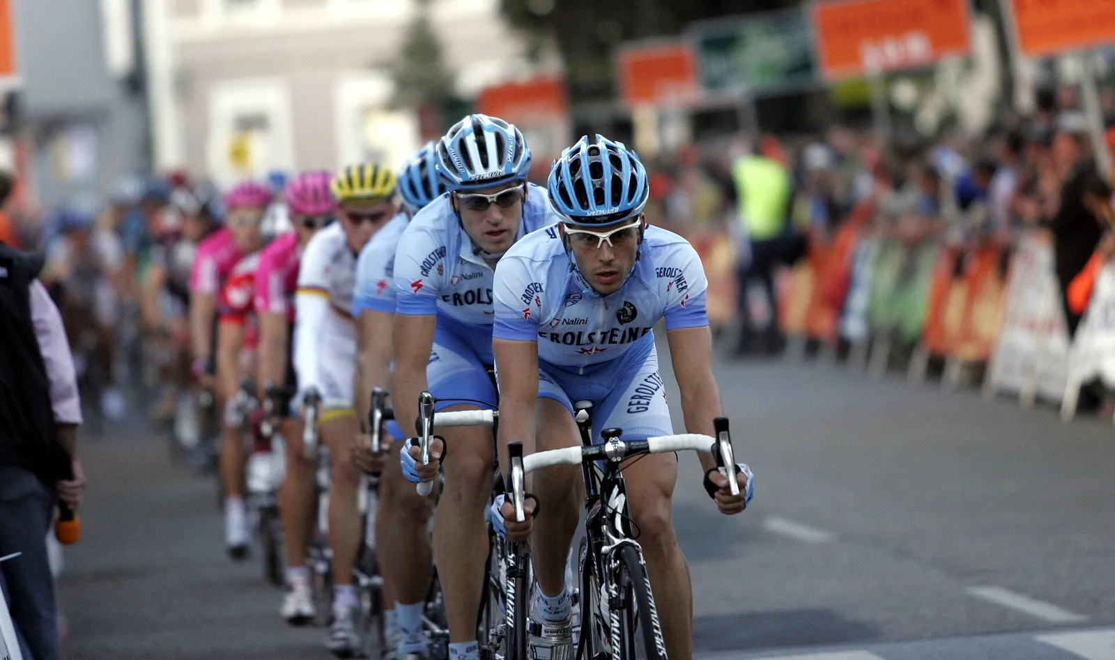 Peleton kolarski (zdjęcie ilustracyjne)