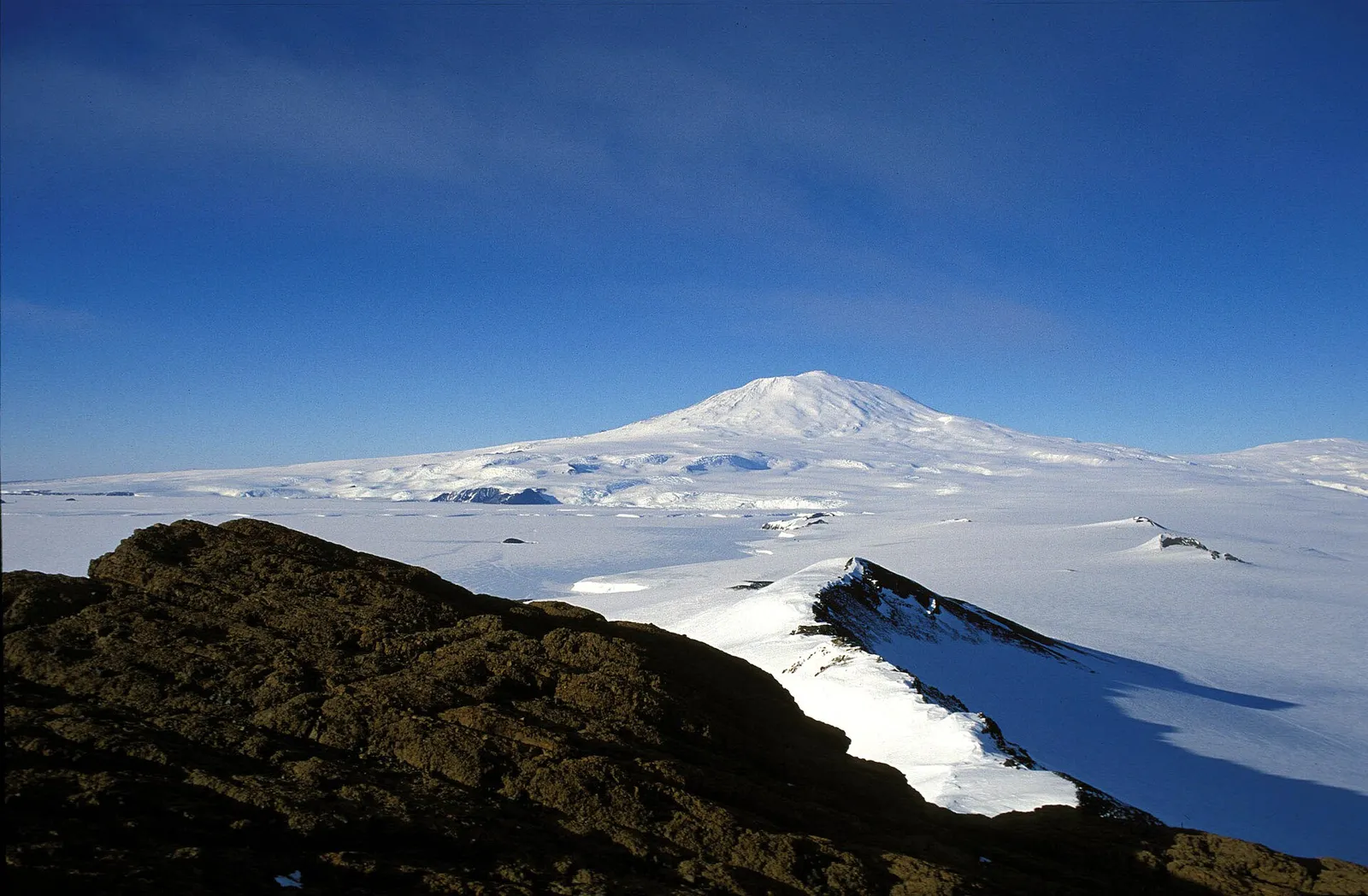 Wulkan Mount Erebus na Antarktydzie (zdjęcie ilustracyjne)