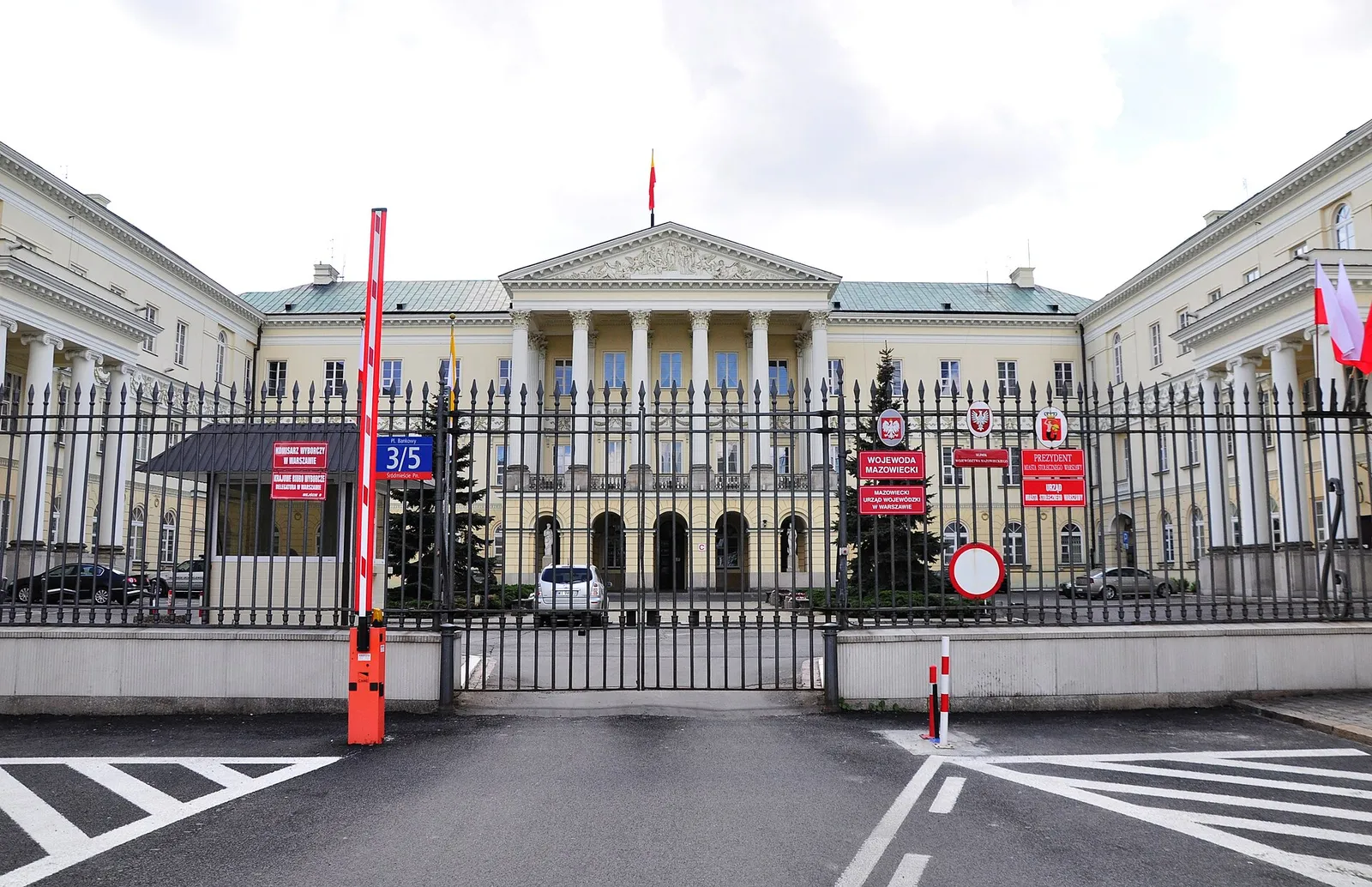 Plac Bankowy w Warszawie, siedziba władz miasta (zdjęcie ilustracyjne)