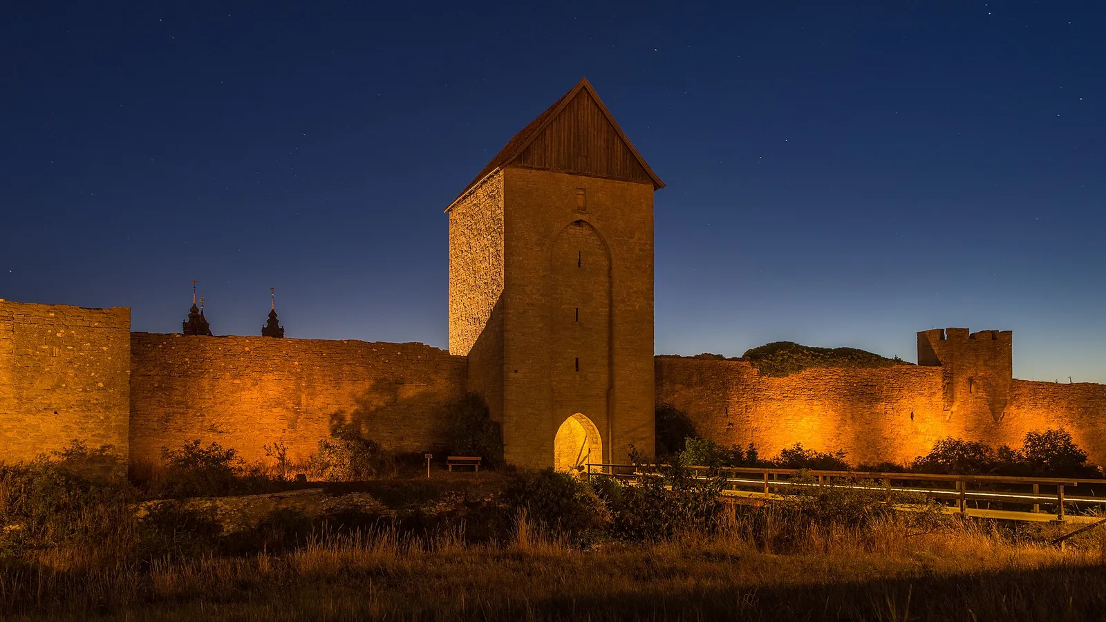 Średniowieczne mury miejskie Visby na Gotlandii