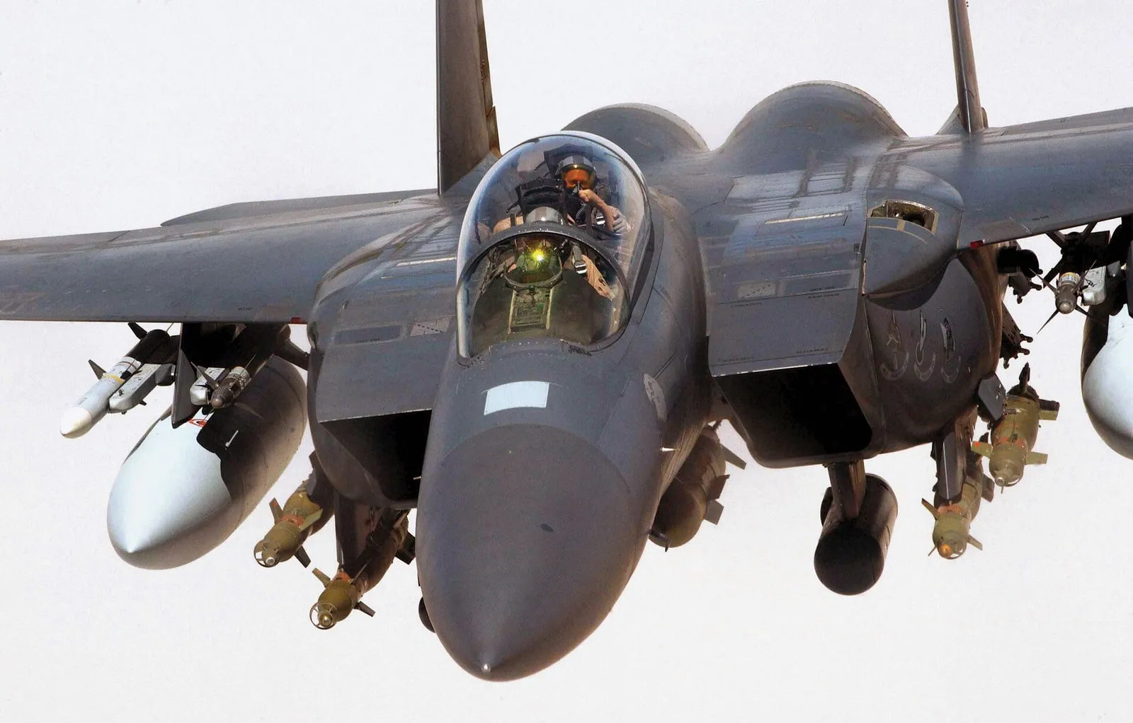 Amerykański myśliwiec F-15E Strike Eagle (zdjęcie archiwalne)