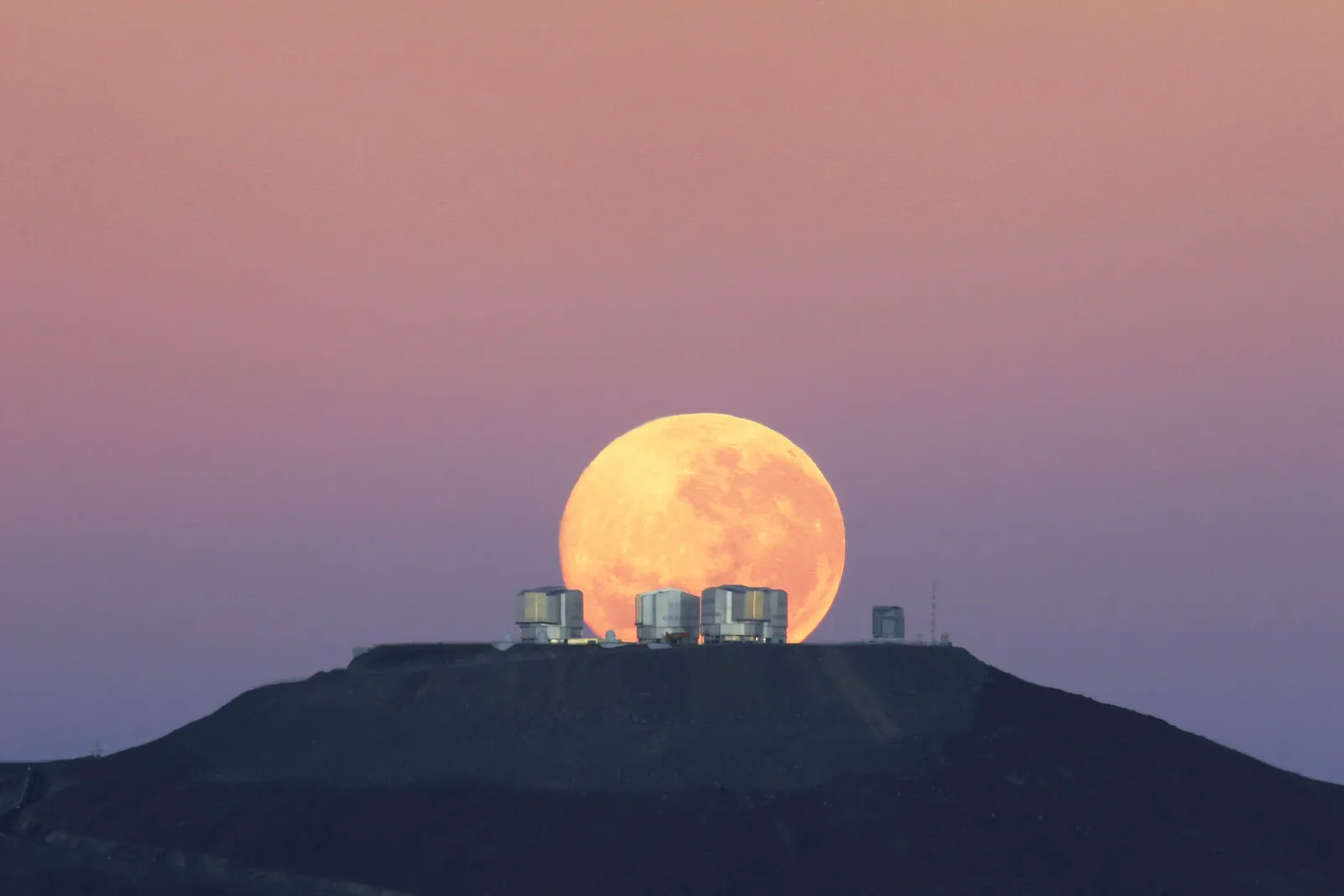 Obserwatorium ESO Very Large Telescope w Chile (zdjęcie ilustracyjne)