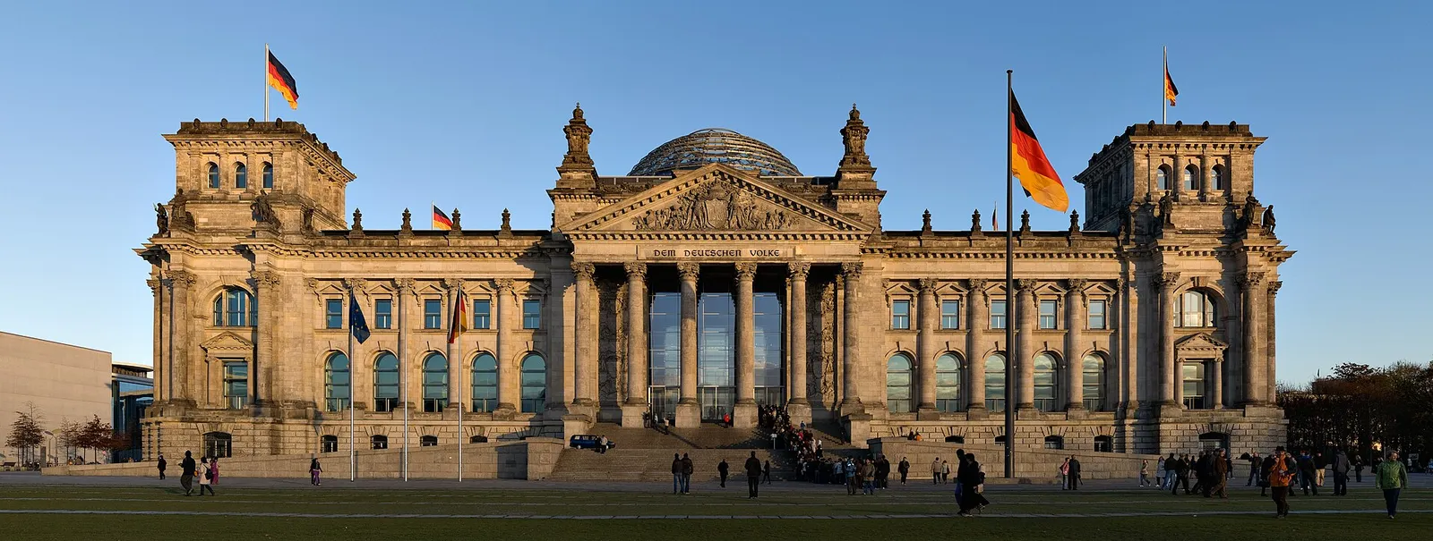 Budynek Reichstagu w Berlinie (zdjęcie ilustracyjne)
