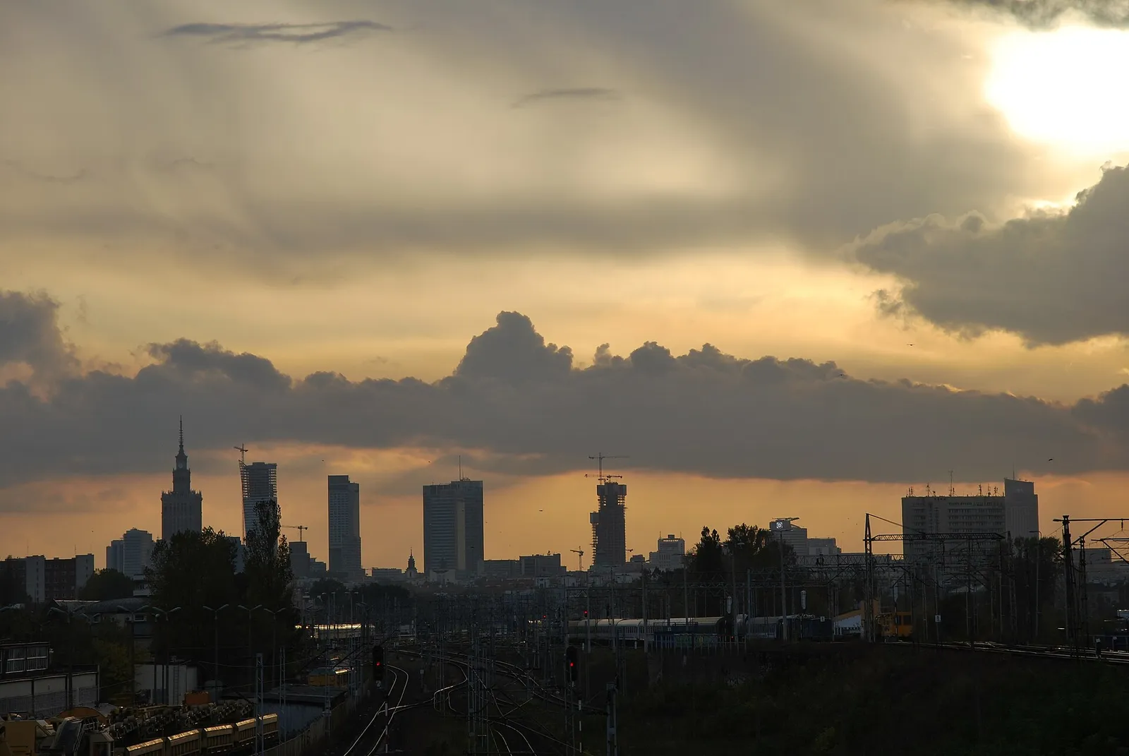 Panorama biurowców w Warszawie (zdjęcie ilustracyjne)