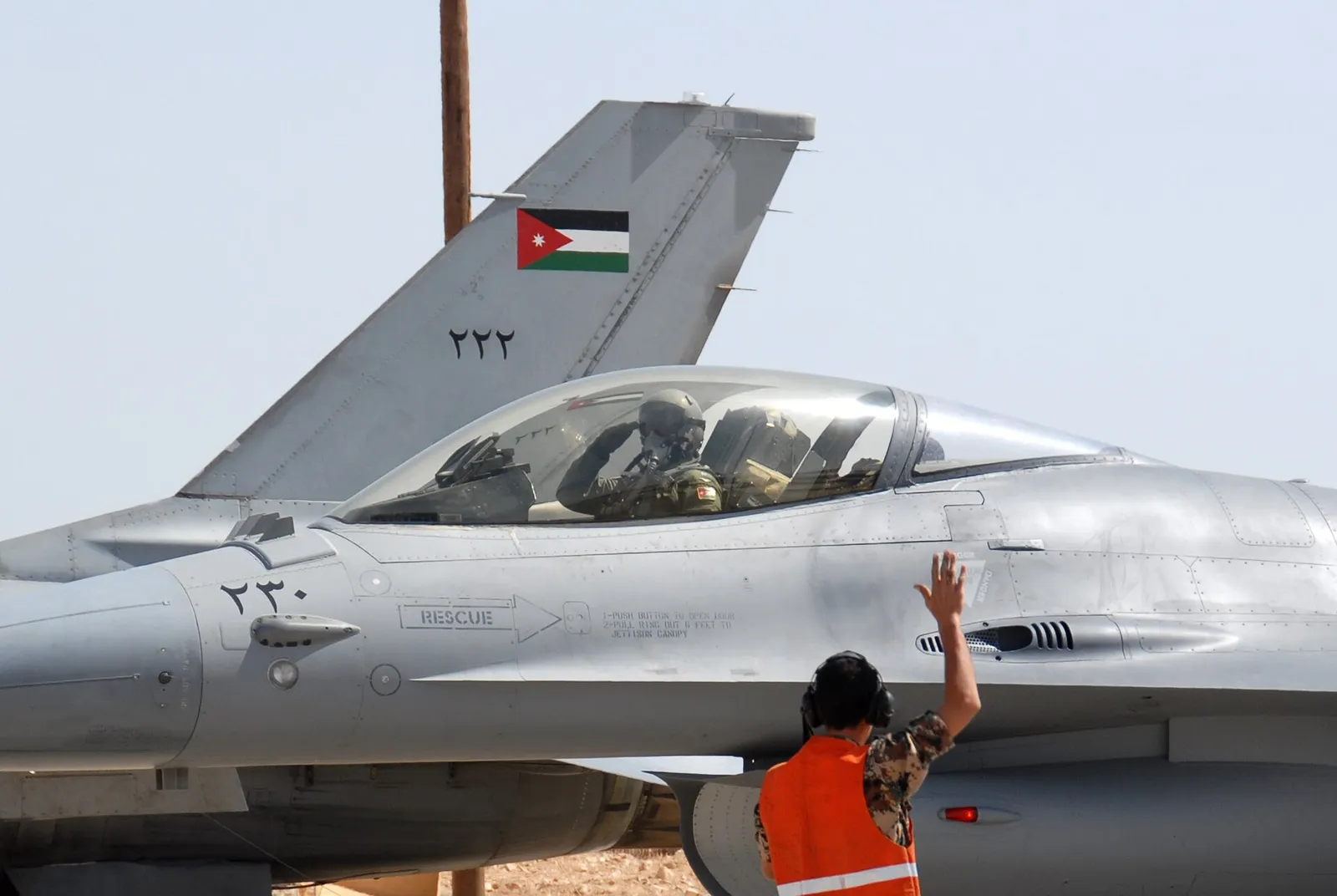 Jordański myśliwiec F-16 w bazie w Azraku, gdzie mieści się baza Muwaffaq Salti (zdjęcie archiwalne)