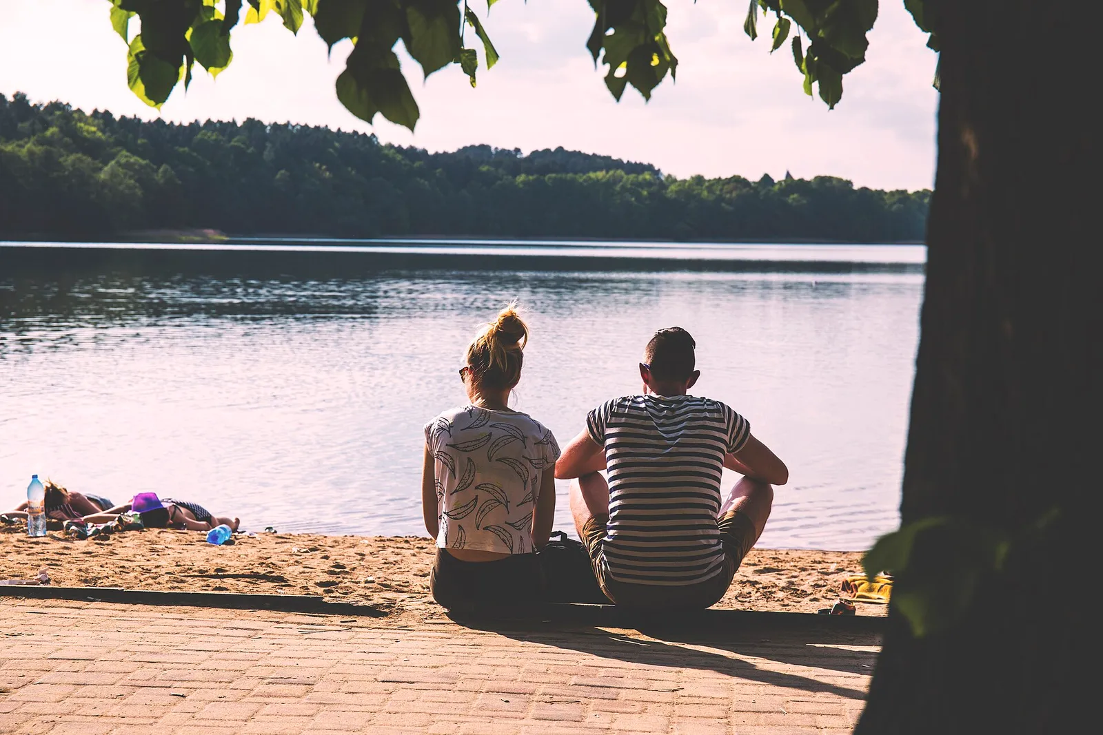 Wakacje nad jeziorem w Olsztynie (zdjęcie ilustracyjne)