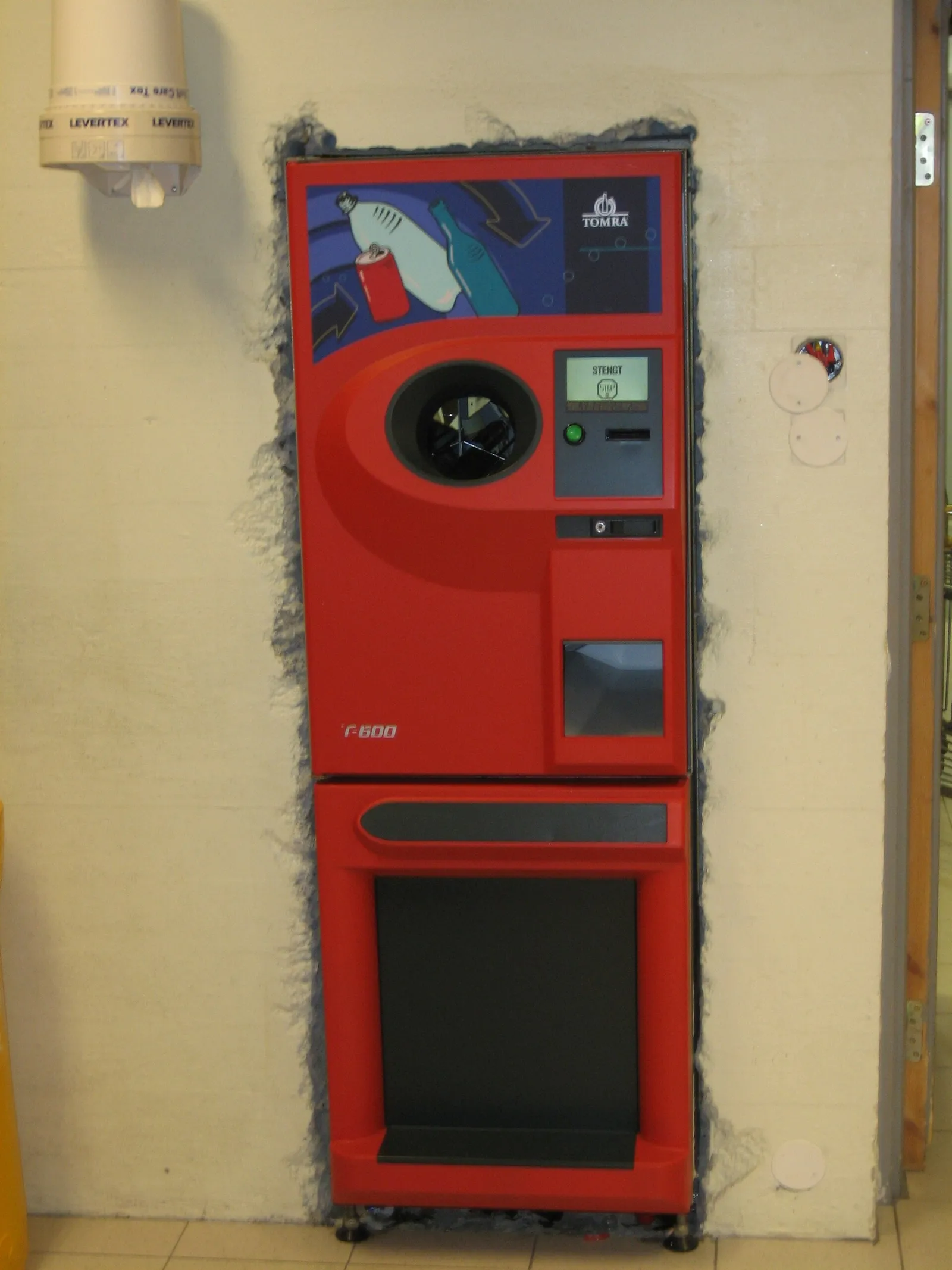 Automat do zwrotu butelek i puszek (zdjęcie ilustracyjne)