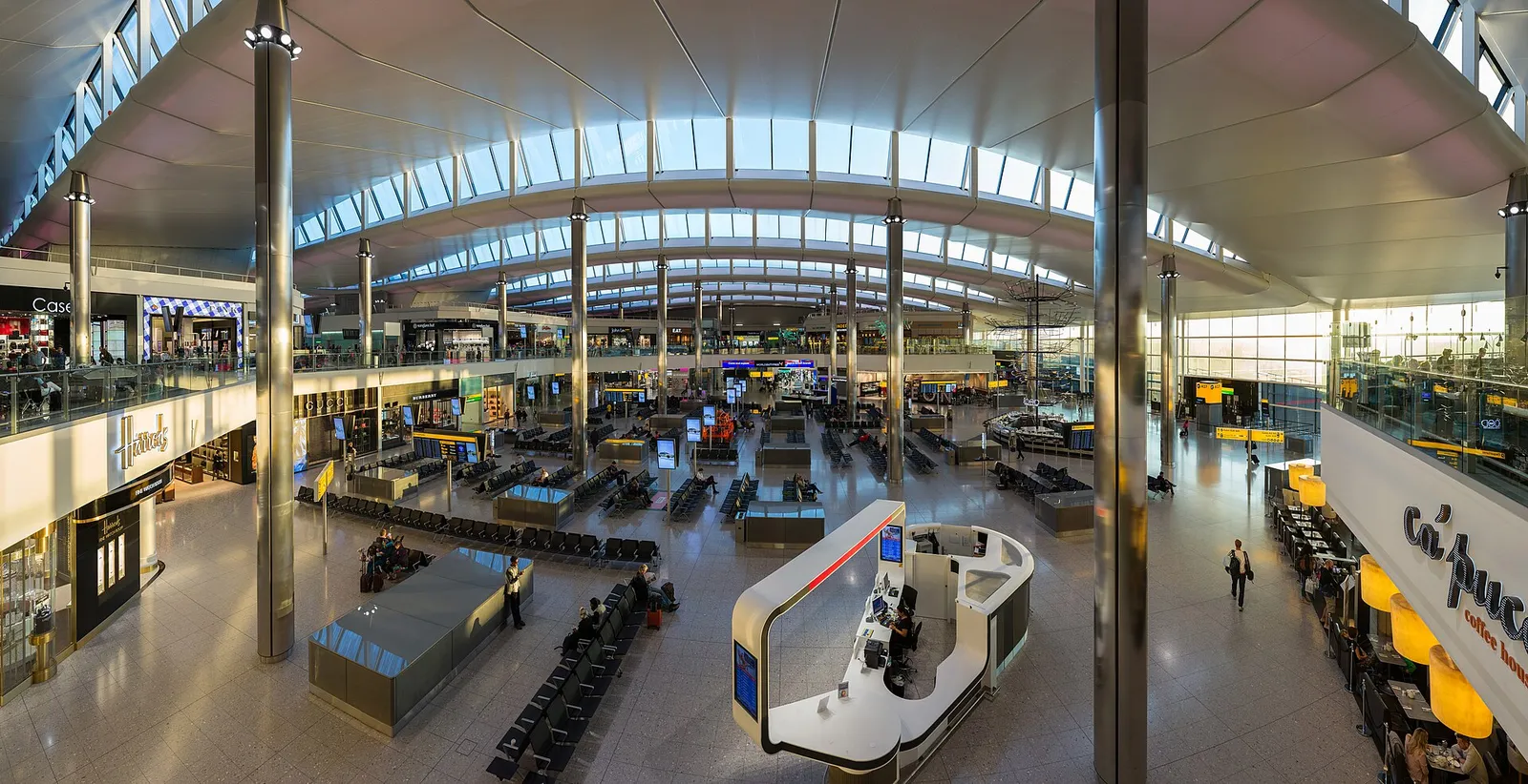 Terminal 2 lotniska Heathrow w Londynie