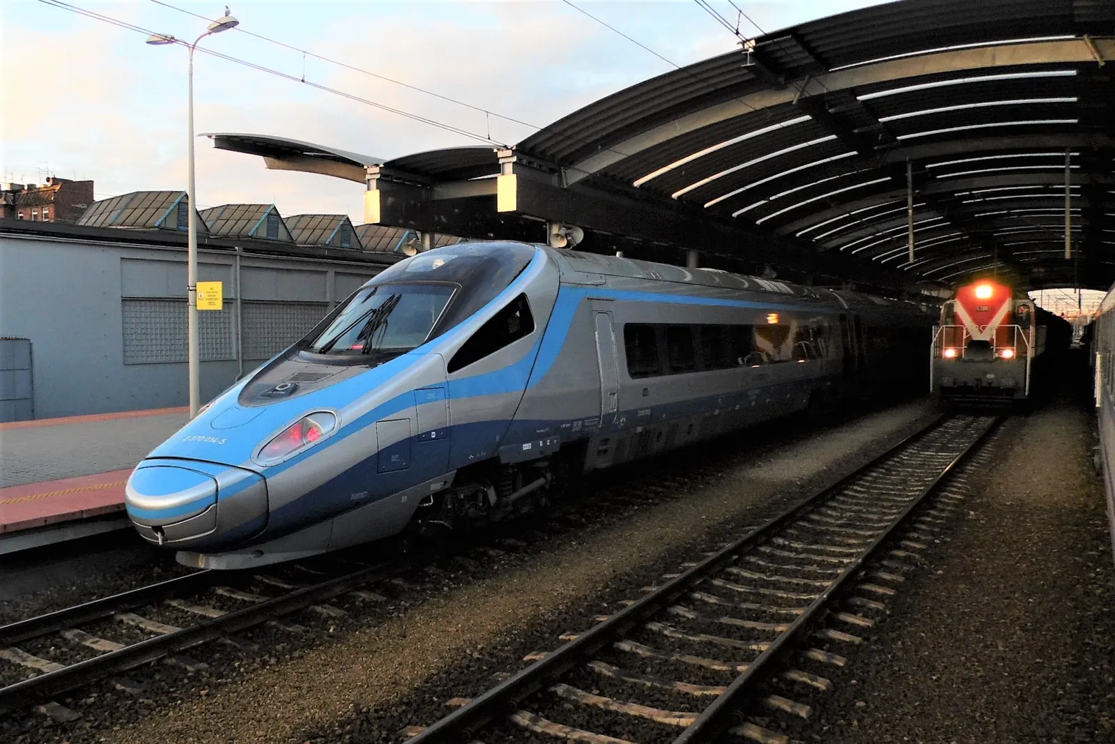 Pociąg PKP Intercity Pendolino (zdjęcie ilustracyjne)