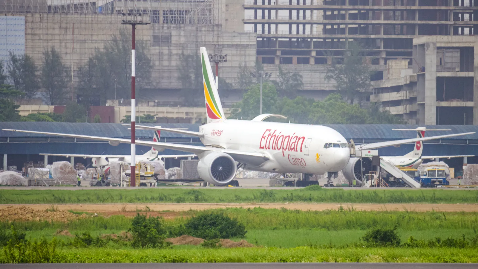 Samolot towarowy Boeing 777F (zdjęcie ilustracyjne)