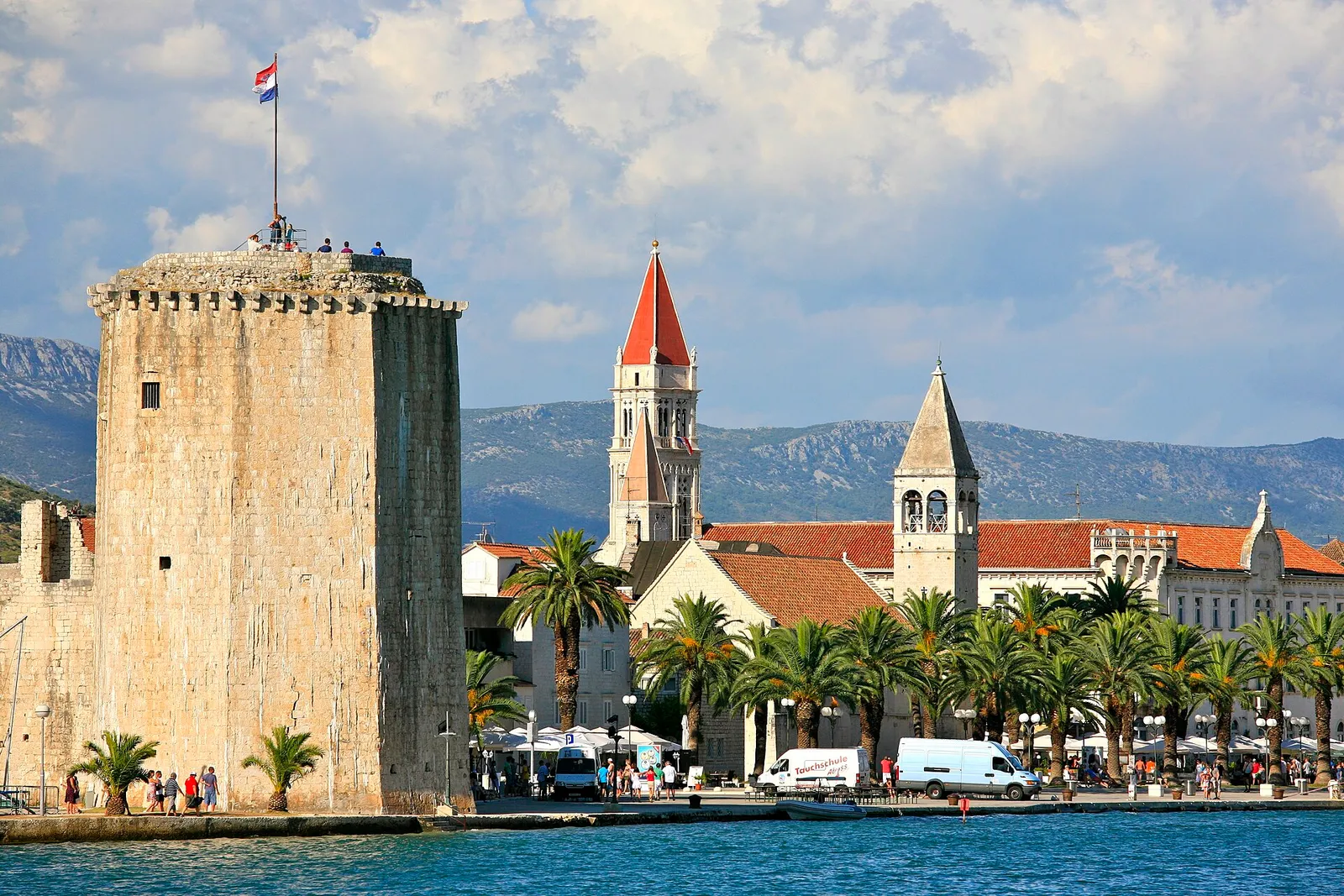 Nadmorskie miasto Trogir w Chorwacji (zdjęcie ilustracyjne)