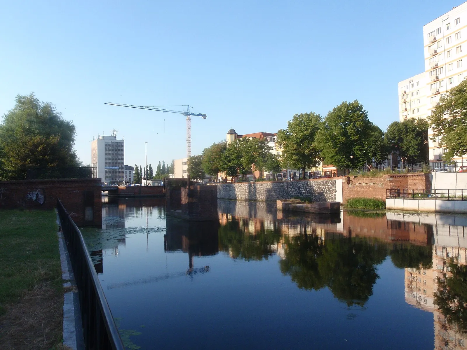 Gdańsk — nabrzeże Motławy ze Żurawiem