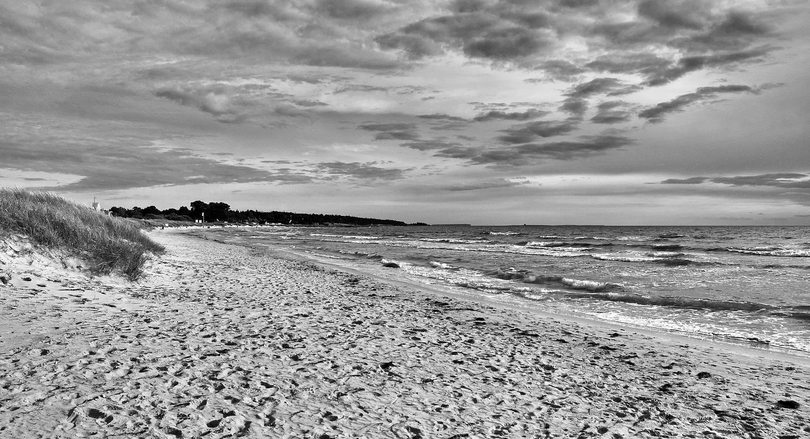 Plaża nad morzem (zdjęcie ilustracyjne)