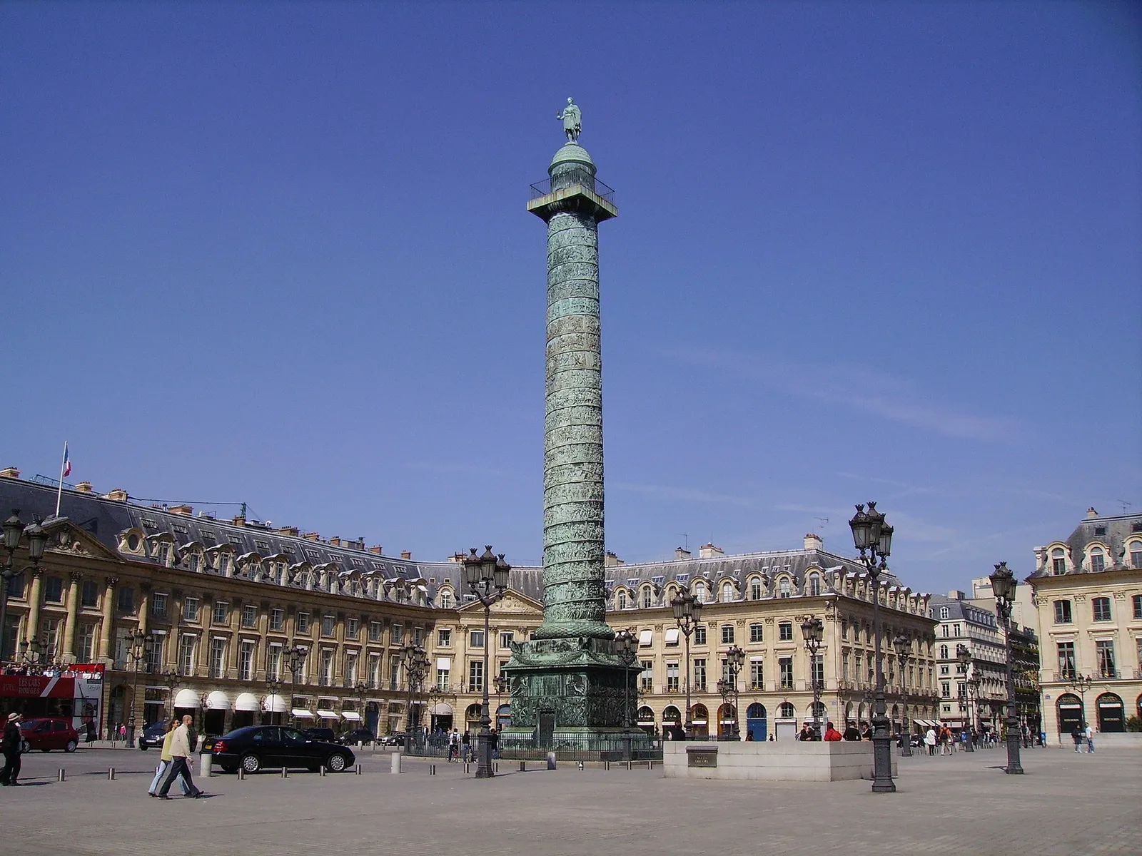 Plac Vendôme w Paryżu, przy którym mieści się butik Charvet (zdjęcie ilustracyjne)